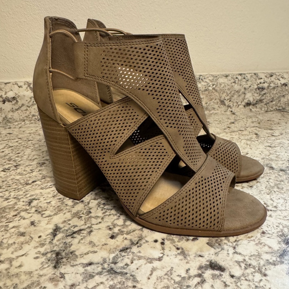 Stylish Taupe Block Heel Sandals